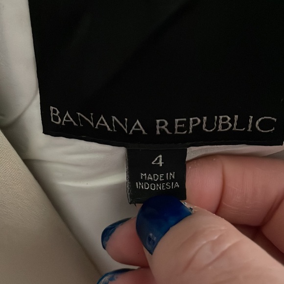 Gorgeous tan Banana Republic blazer.  Size 4 worn one time!  Excellent - Picture 2 of 4